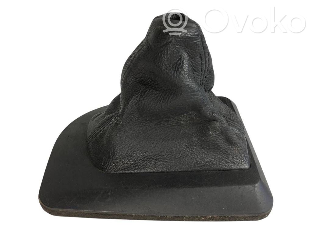 Ātrumu pārslēgšanas sviras dekoratīvā apdare (plastmasas)