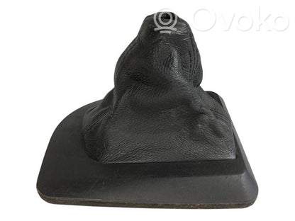 Ātrumu pārslēgšanas sviras dekoratīvā apdare (plastmasas)