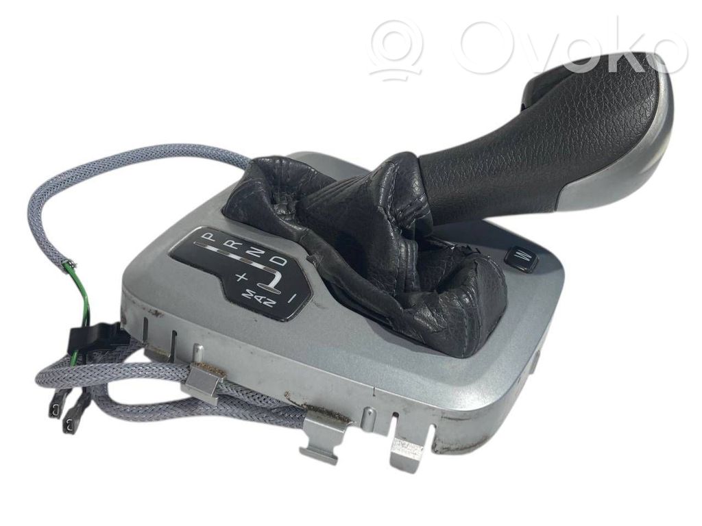 Ātrumu pārslēgšanas sviras dekoratīvā apdare (plastmasas)