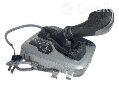 Ātrumu pārslēgšanas sviras dekoratīvā apdare (plastmasas)