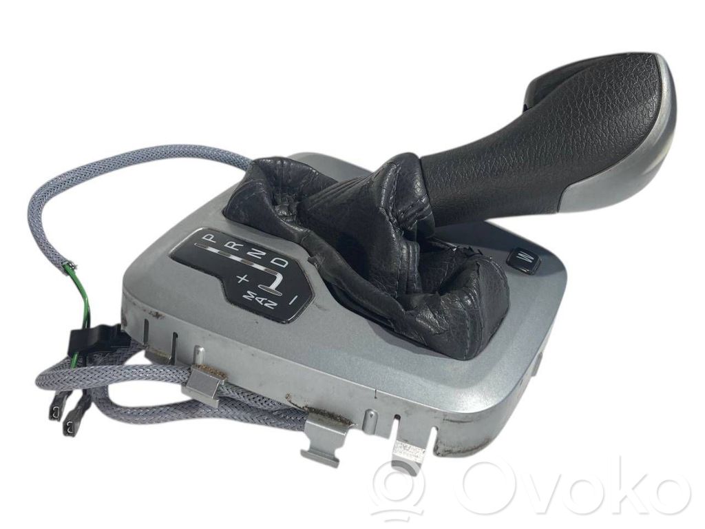 Ātrumu pārslēgšanas sviras dekoratīvā apdare (plastmasas)