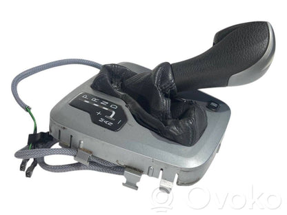 Ātrumu pārslēgšanas sviras dekoratīvā apdare (plastmasas)