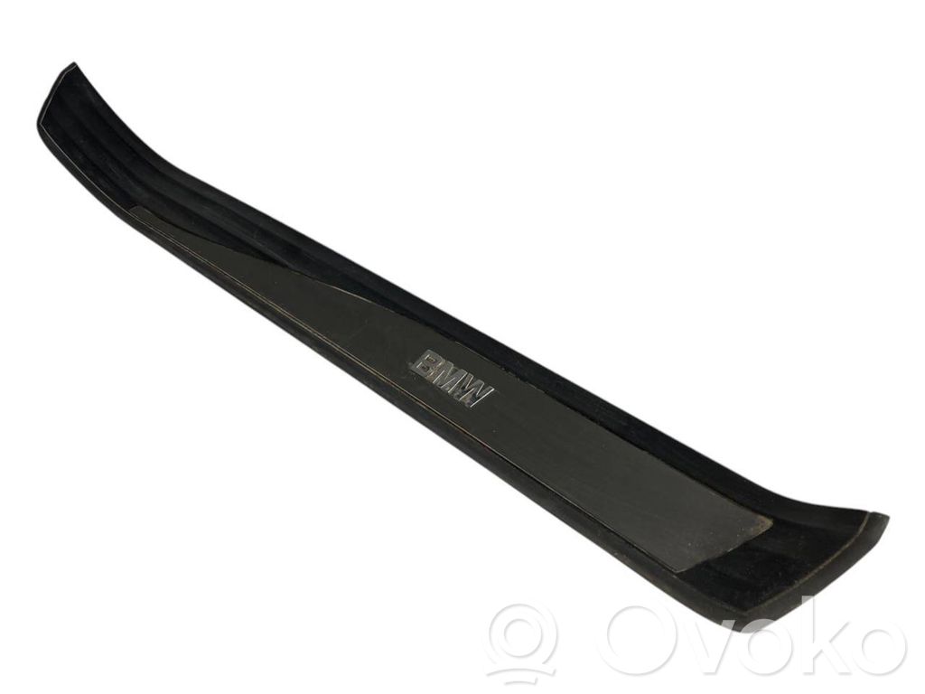 Priekšējā sliekšņa dekoratīvā apdare (iekšējā)