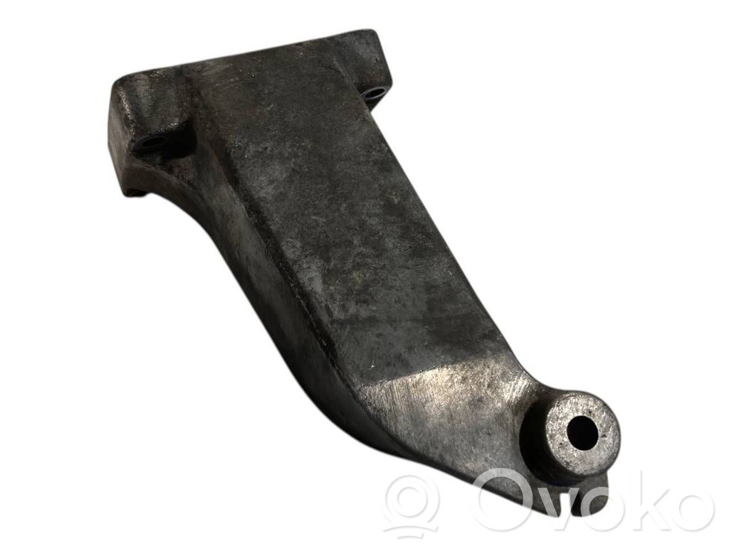 Dzinēja nostiprināšanas stiprinājums-kronšteins