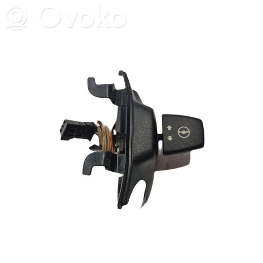 Stūres augstuma vadības slēdzis