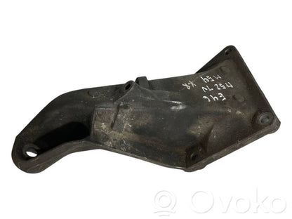 Engine mounting bracket