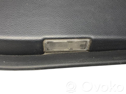 Apšuvums aizmugurējām durvīm