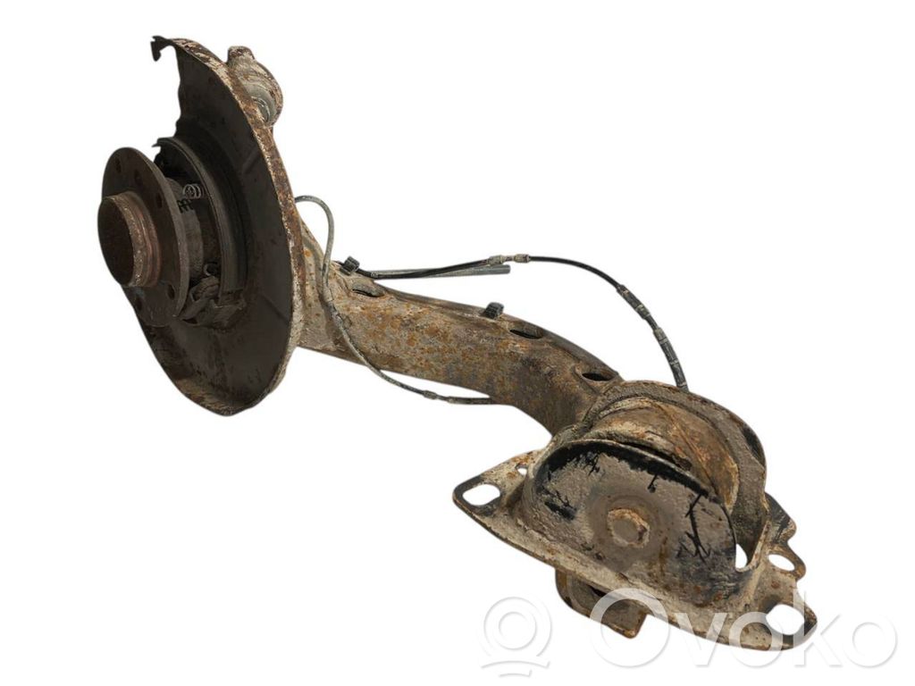 Aizmugurē riteņa rumbas vārpstas šarnīrs (stupica, capfa)