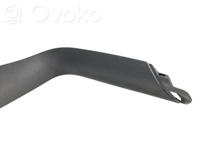 Augšējā dekoratīvā apdare (pie loga)