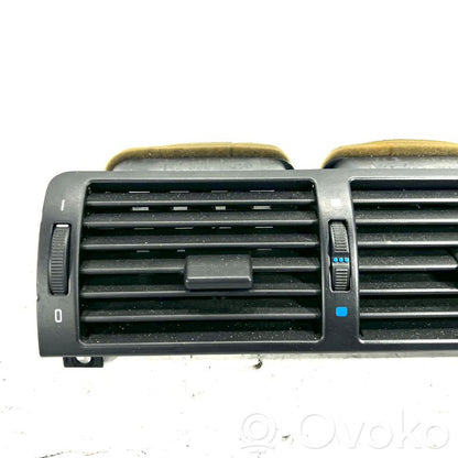 Side air grille