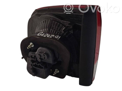 Aizmugurējais lukturis pārsegā