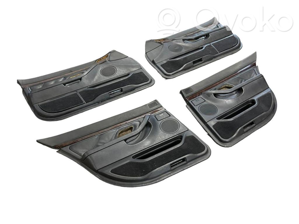 Priekšējo durvju apdare