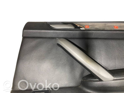 Apšuvums aizmugurējām durvīm