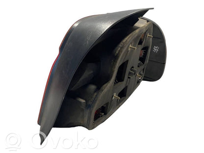 Aizmugurējais lukturis virsbūvē