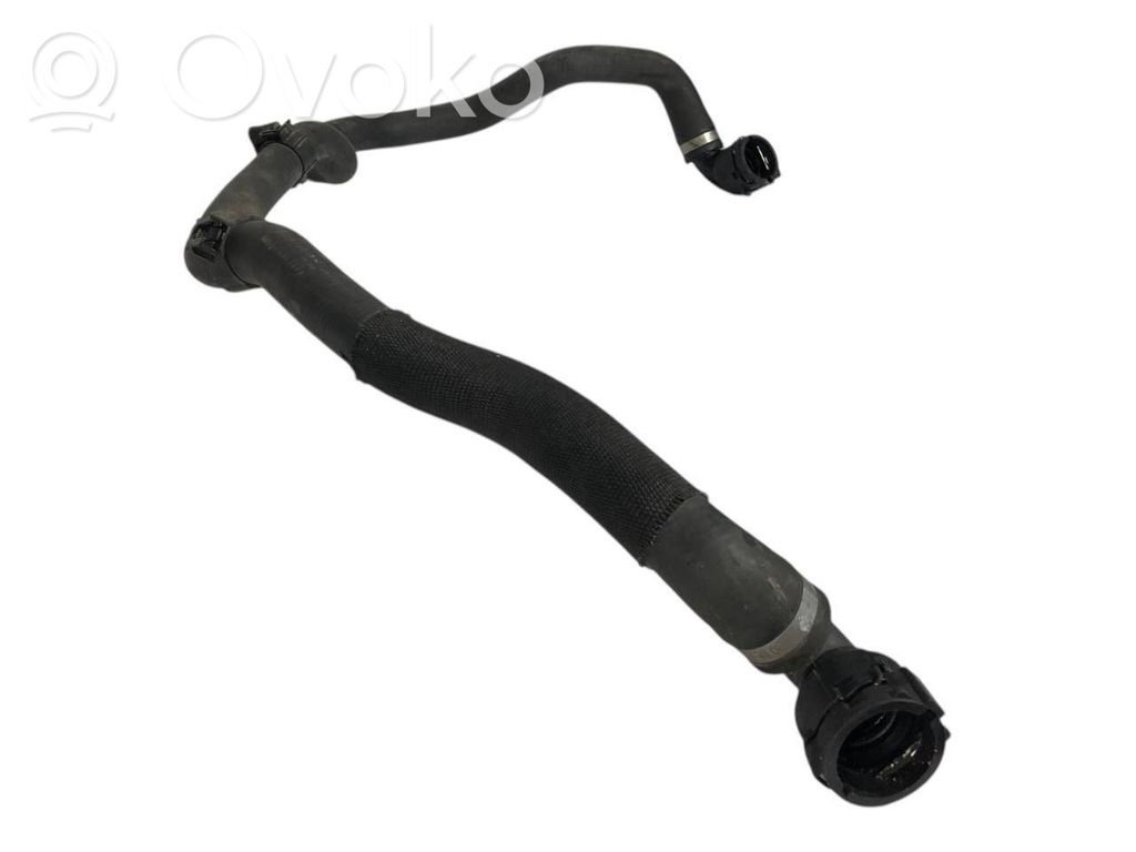 Caurulīte (-es) / šļūtene (-es)