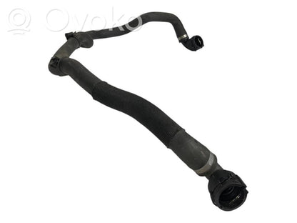 Caurulīte (-es) / šļūtene (-es)