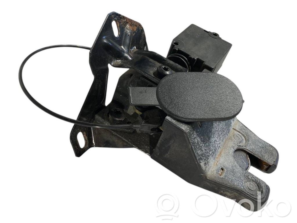 Aizmugurējā pārsega slēdzene