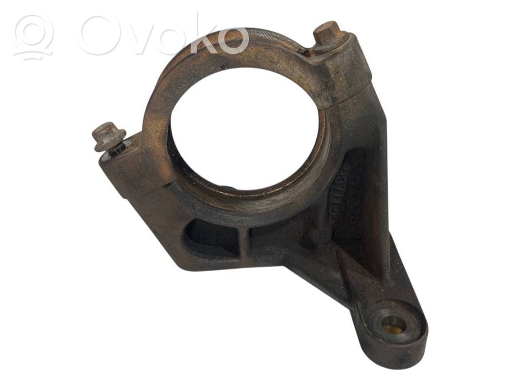 Pusass sakabes gultņa stiprinājums