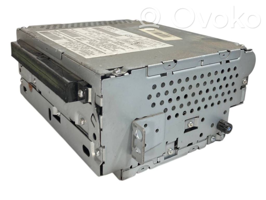 Radio / CD/DVD atskaņotājs / navigācija