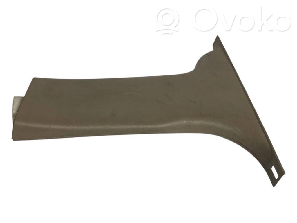 (B) statņa dekoratīvā apdare (apakšdaļa)