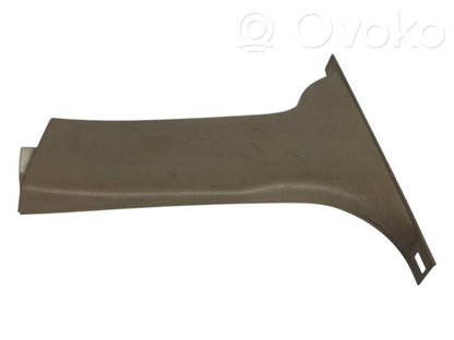 (B) statņa dekoratīvā apdare (apakšdaļa)