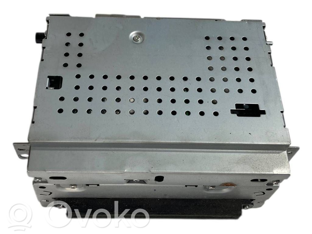 Radio / CD/DVD atskaņotājs / navigācija