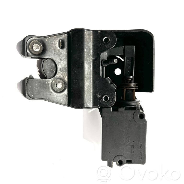 Aizmugurējā pārsega slēdzene