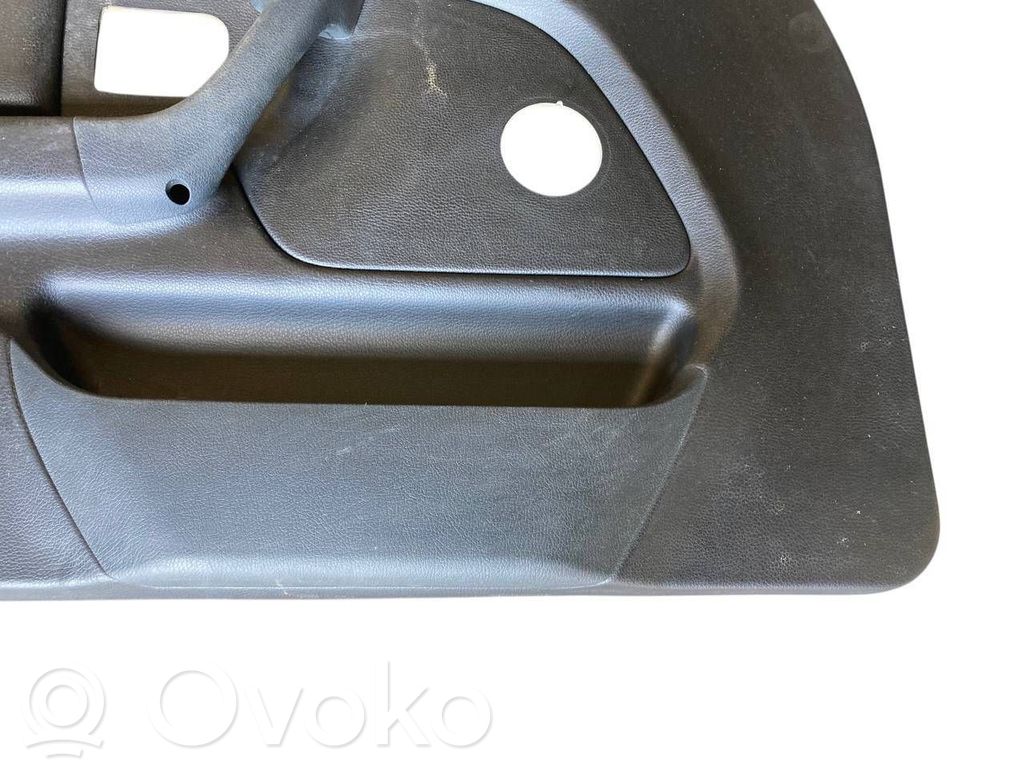 Priekšējo durvju apdare