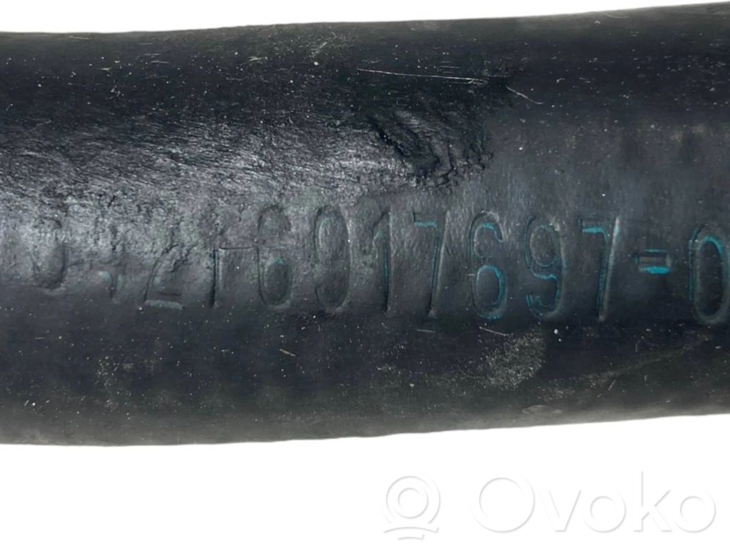 Caurulīte (-es) / šļūtene (-es)