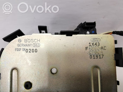 Aizmugurējā pārsega slēdzene