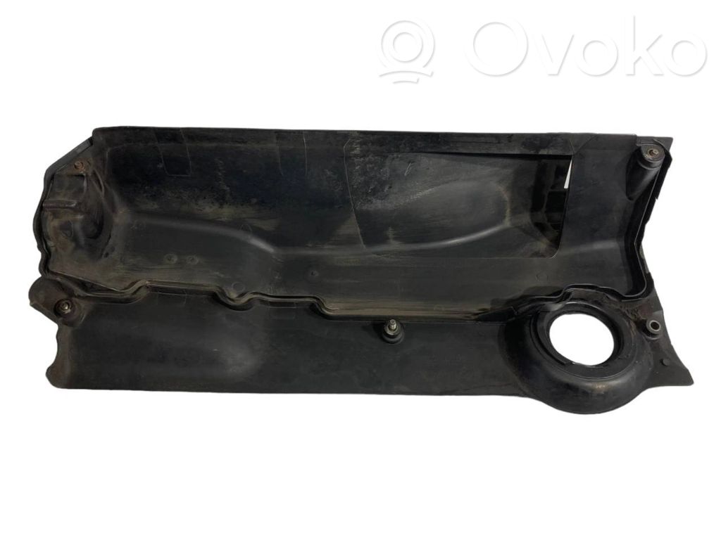 Dzinēja pārsegs (dekoratīva apdare)