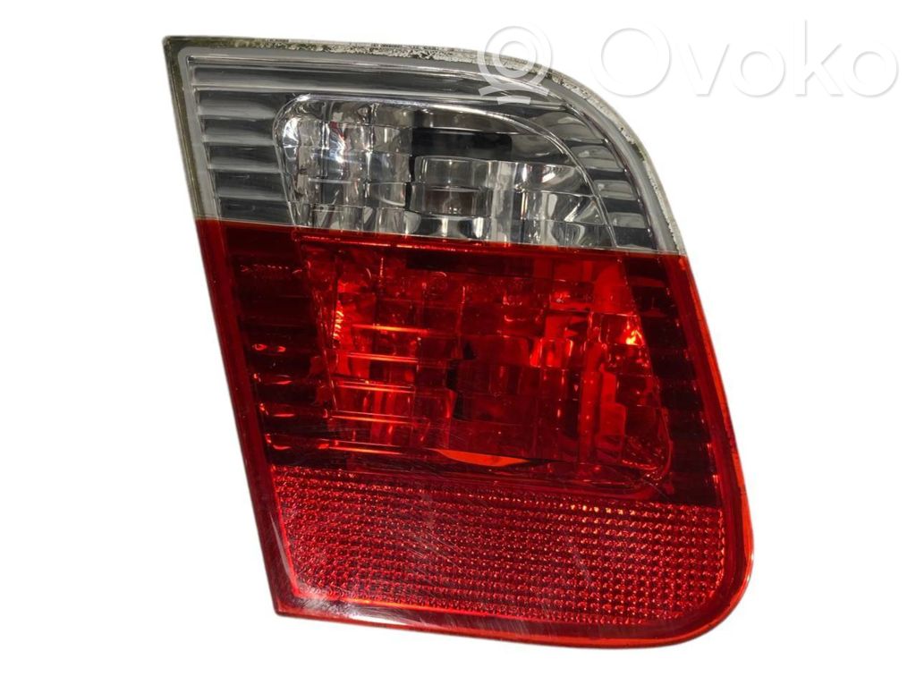 Aizmugurējais lukturis pārsegā