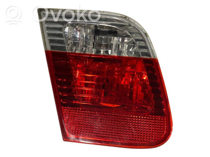 Aizmugurējais lukturis pārsegā