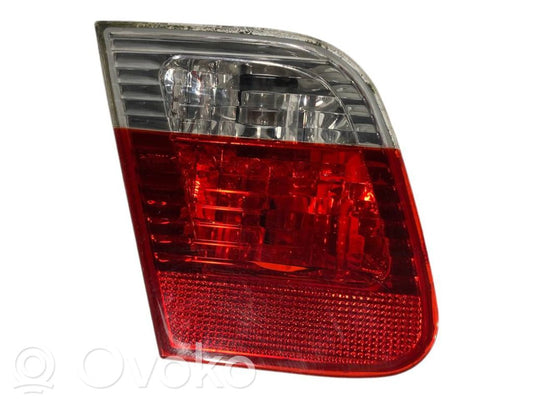 Aizmugurējais lukturis pārsegā