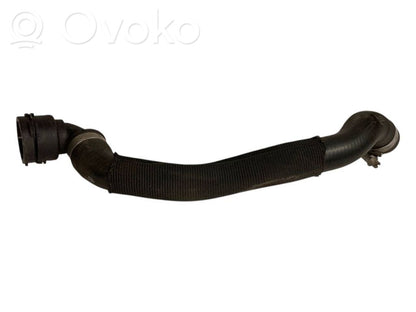 Caurulīte (-es) / šļūtene (-es)