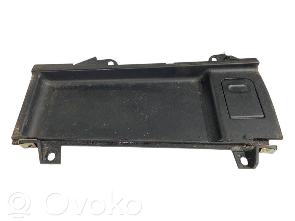 12 V ligzda (priekšā)