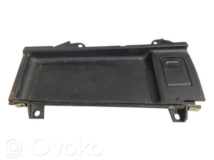 12 V ligzda (priekšā)