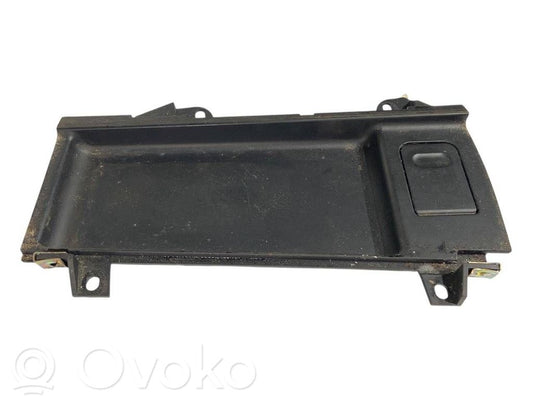 12 V ligzda (priekšā)