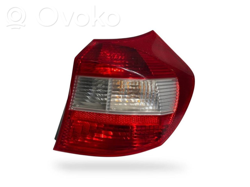 Aizmugurējais lukturis virsbūvē