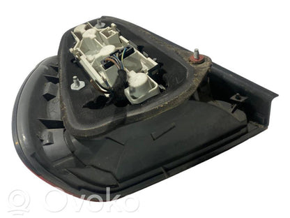 Aizmugurējais lukturis virsbūvē