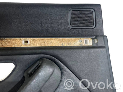 Apšuvums aizmugurējām durvīm