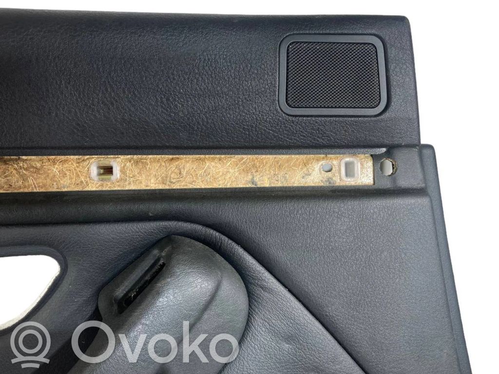 Apšuvums aizmugurējām durvīm