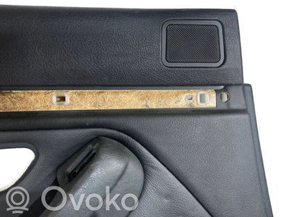 Apšuvums aizmugurējām durvīm