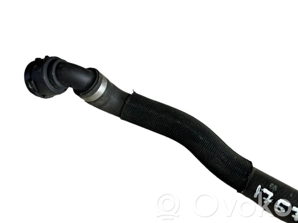 Caurulīte (-es) / šļūtene (-es)