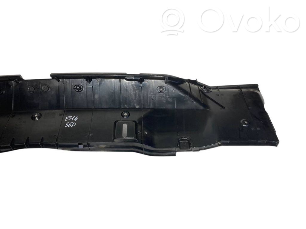 Bagāžnieka sliekšņa dekoratīvā apdare