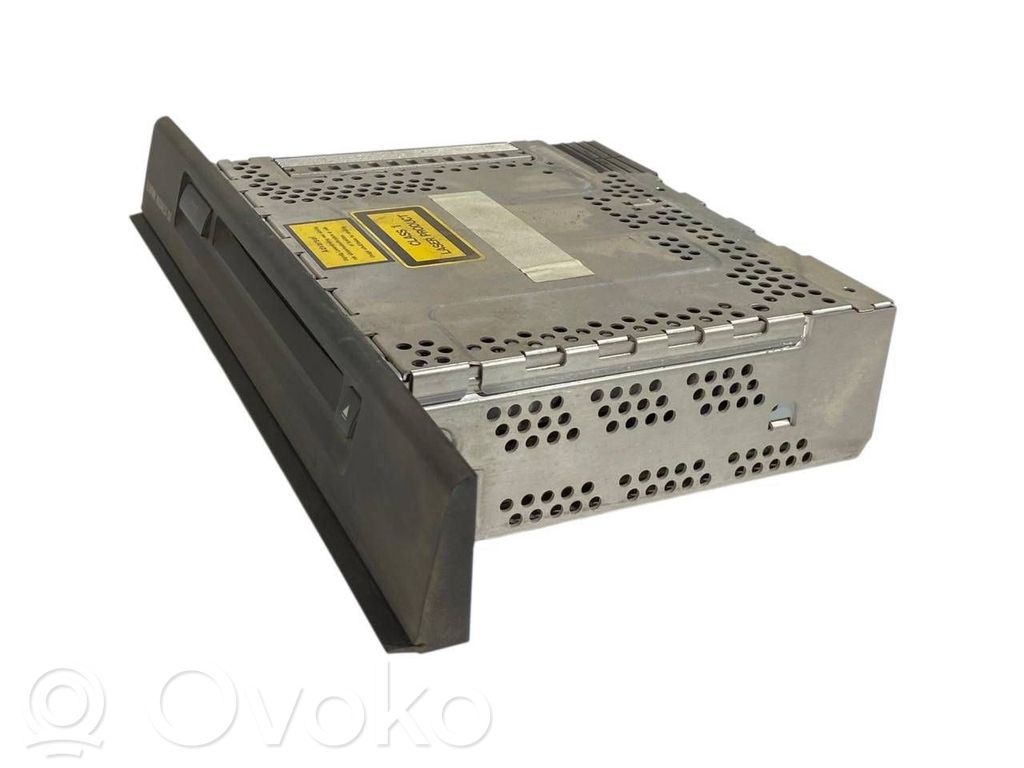 Radio / CD/DVD atskaņotājs / navigācija