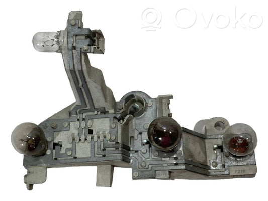 Aizmugures spuldzes vāka turētājs