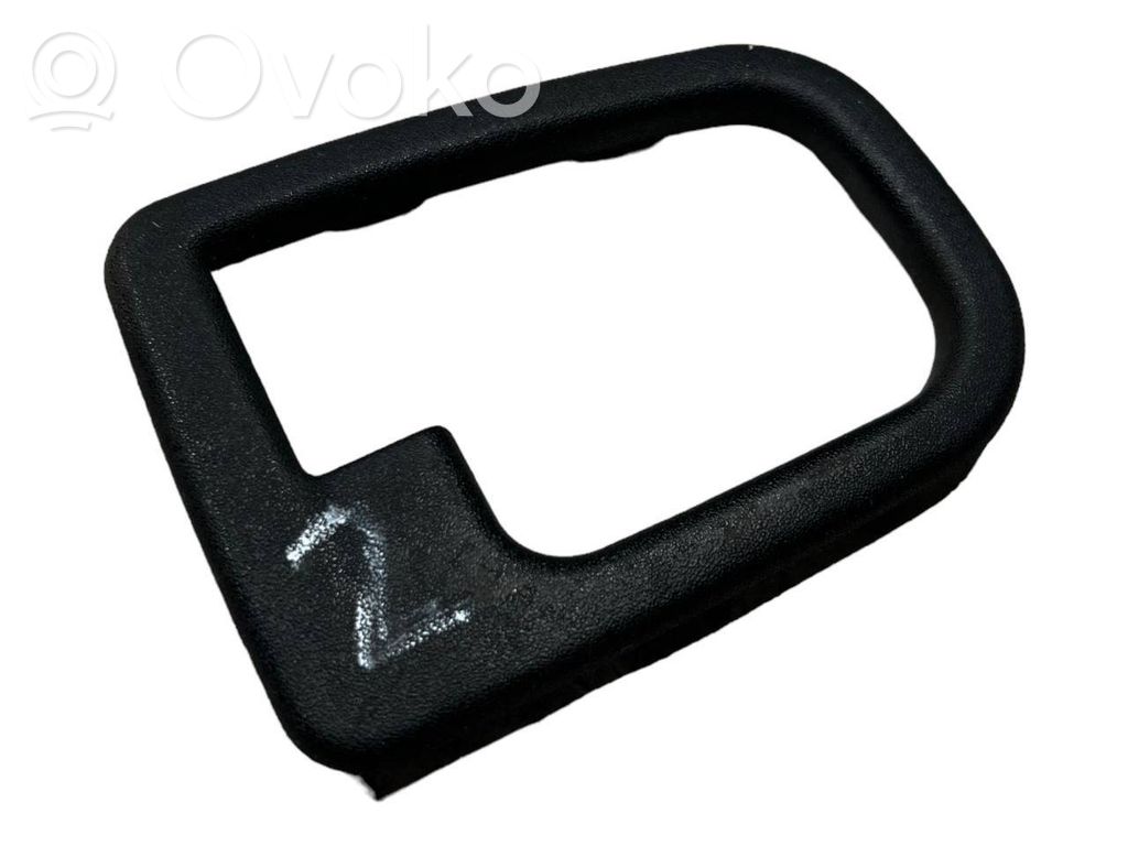 Cita veida priekšpusē durvju dekoratīvās apdares detaļa