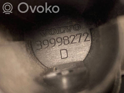 Priekšpusē durvju roktura vāciņš