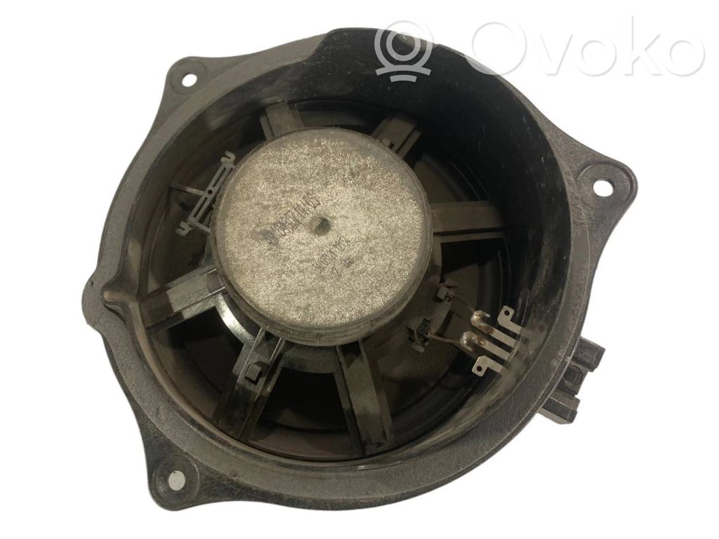 Динамик(и) в передней двери